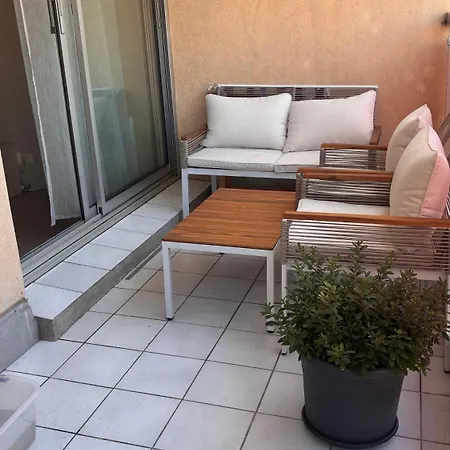 Tres Joli T2 De 40m2 A 300m Clim, Balcon, Garage, Cosy Et Confort *