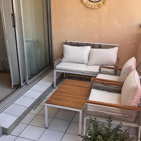 דירה Tres Joli T2 De 40m2 A 300m Clim, Balcon, Garage, Cosy Et Confort *
