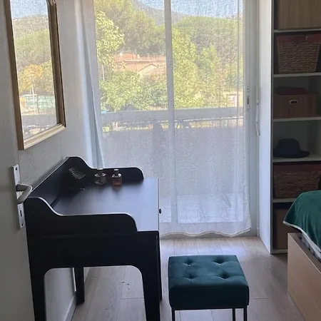 Tres Joli T2 De 40m2 A 300m Clim, Balcon, Garage, Cosy Et Confort דירה *