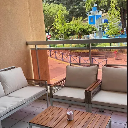 Très Joli T2 De 40m2 à 300m Clim, Balcon, Garage, Cosy Et Confort Appartement